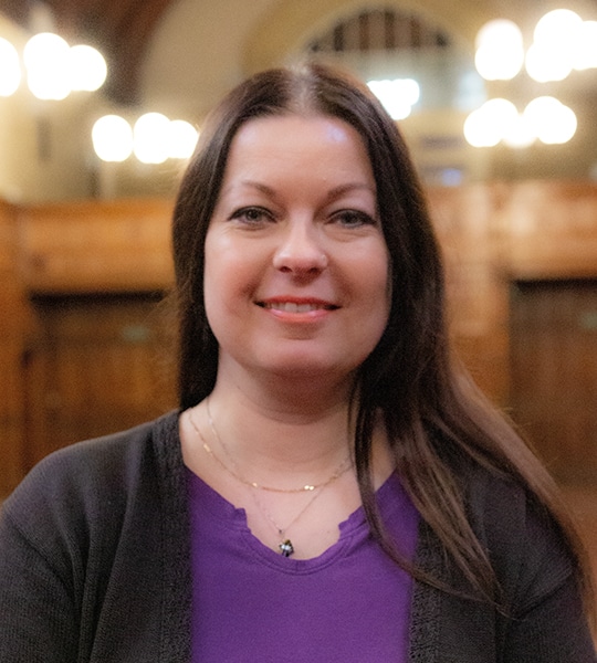 Ms Christina Morris